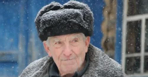Starcu su navrle suze; izašao je iz auta, naklonio se i rekao: „Hvala ti, sinko.” Zatim je krenuo prema svojoj staroj kućici, rukom brišući suze.